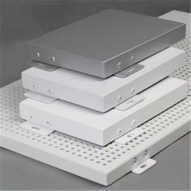 2.0mm Γυαλισμένο Αλουμίνιο Τείχος Κεραμίδας με 800Pa υδρατμότητα Εξωτερική εγκατάσταση