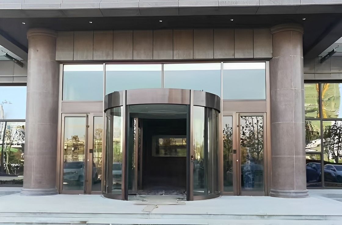 Ποικιλία υλικών και χρωμάτων για αυτόματες περιστρεφόμενες πόρτες
