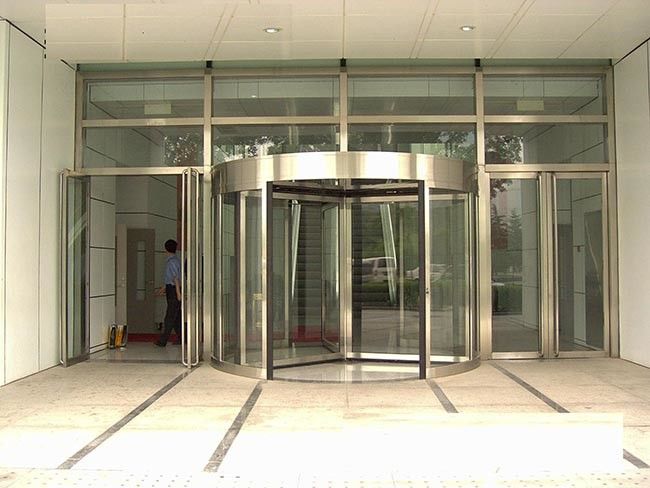 Μεταμορφώστε την είσοδό σας με την τελευταία τεχνολογία της αυτόματης περιστρεφόμενης πόρτας